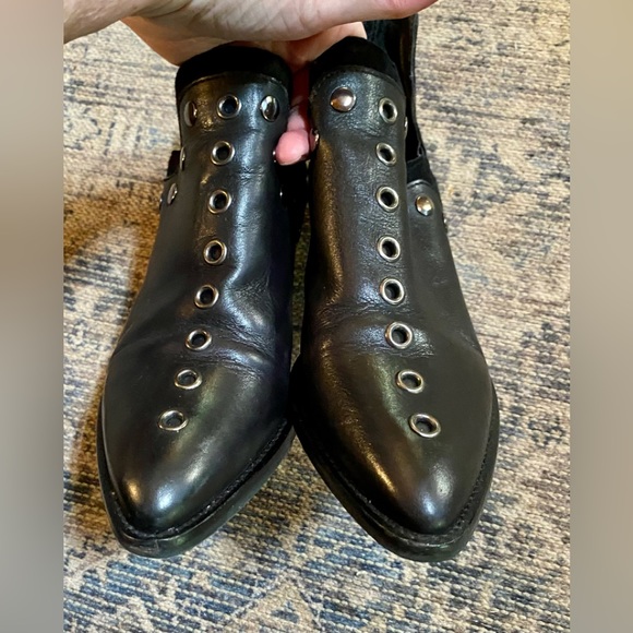 ✨Leather Grommet Shootie made in Spain size 38/7.5✨ - Picture 5 of 8